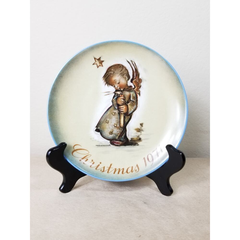 Christmas Hummel Wall Decor Plate 7 3/4" Sister Berta 1971 West Holidays Germany
